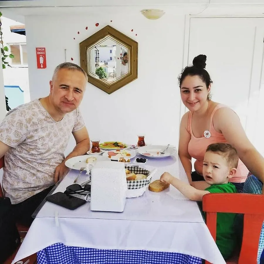 Aras Marina Hotel Çeşme 2*,